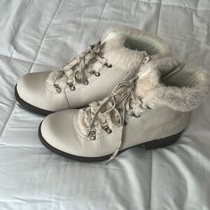 Earth Origins ankle boots size 10 M ivory